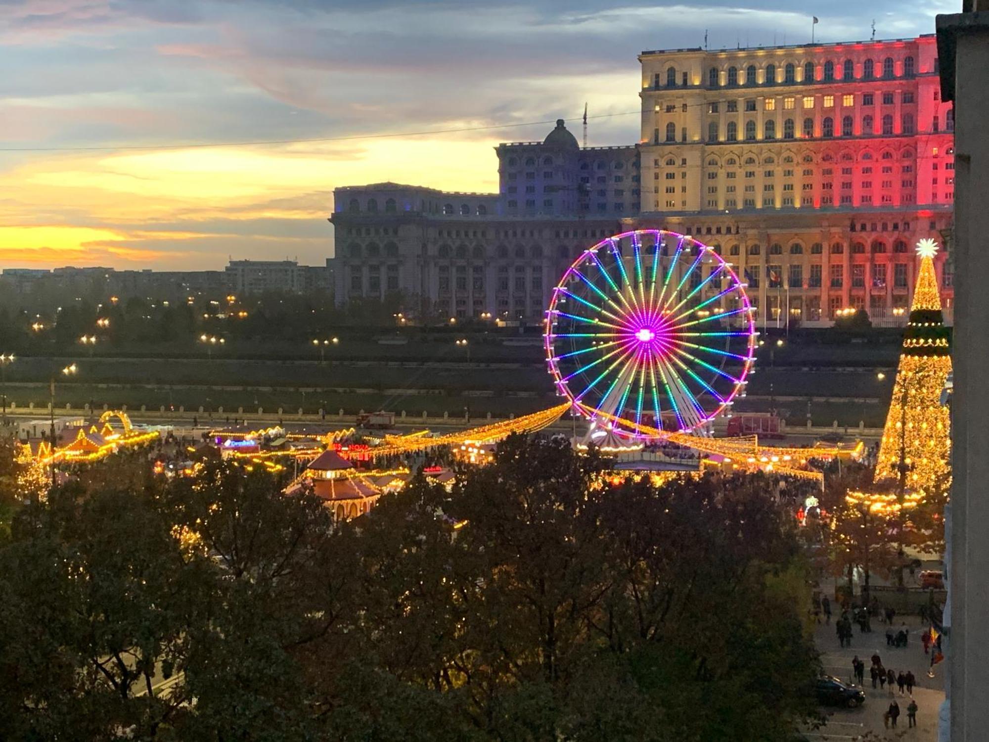 Chic Apartment Piata Constitutiei - View From The Balcony To The Palace Of Parliament Bukares Bagian luar foto